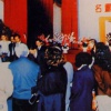 M006 1990年林谋秀在巴黎文化中心举行个展，备受法国各界人士热烈欢迎,当众挥毫情形